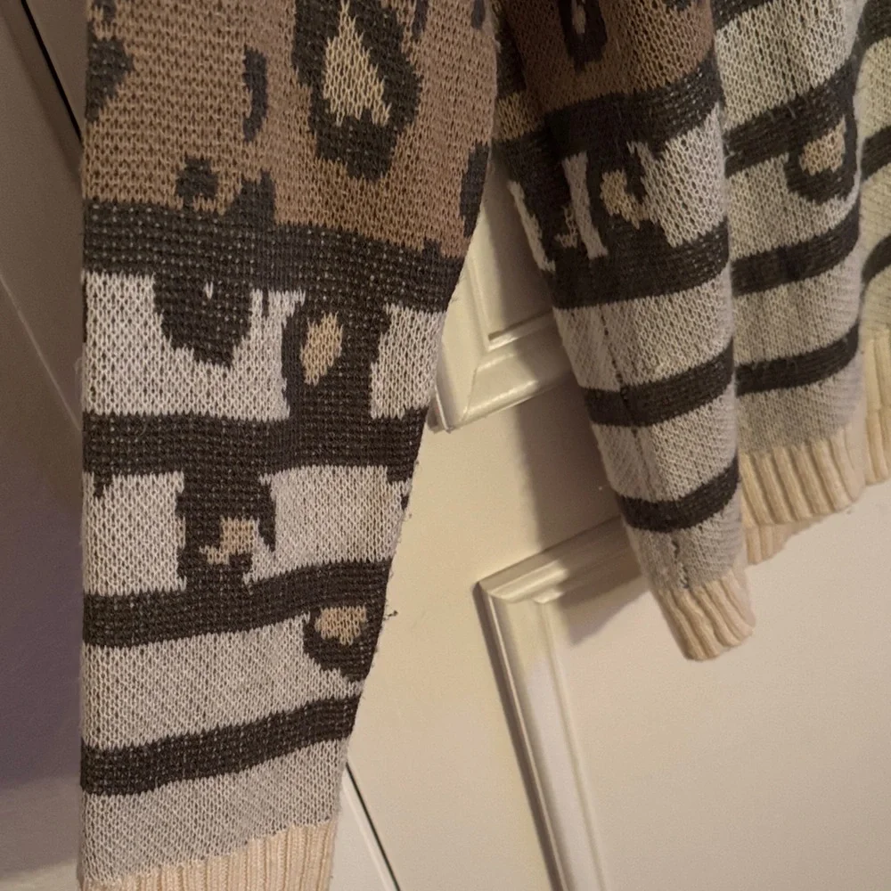 ANDREE BY UNIT Leopard Patterned Tan and Cream Sweater